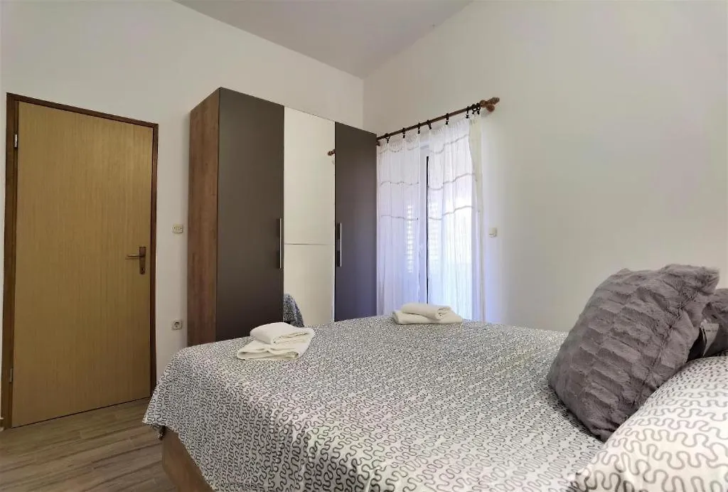 Kiwi 2 Apartment Medulin 0*,  Croatia
