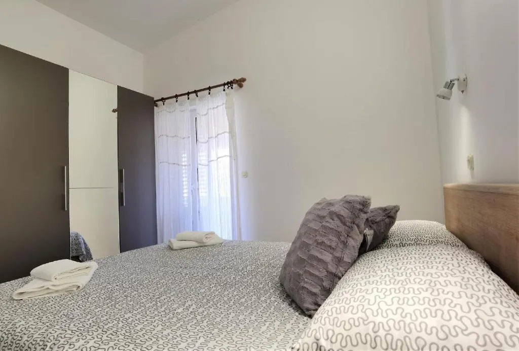 Kiwi 2 Apartment Medulin 0*,  Croatia